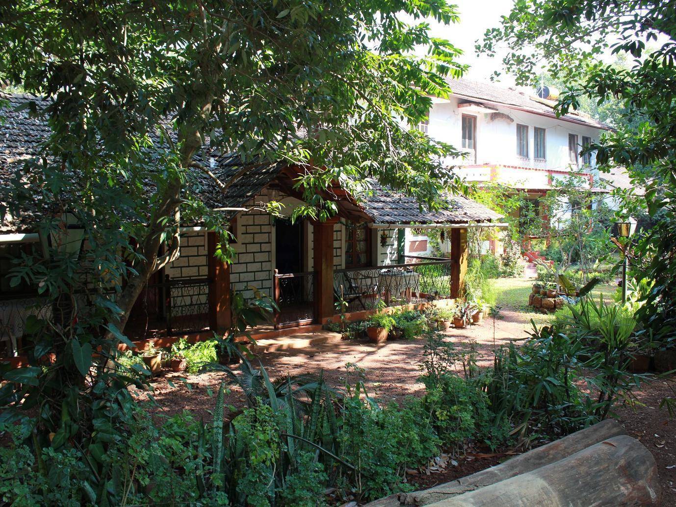 Cancio'S House Hotel Aldona Bagian luar foto