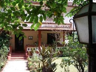 Cancio'S House Hotel Aldona Bagian luar foto