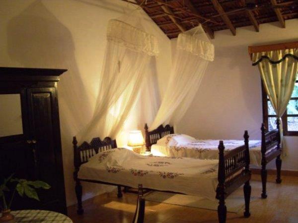 Cancio'S House Hotel Aldona Bagian luar foto