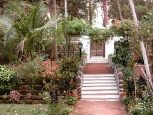 Cancio'S House Hotel Aldona Bagian luar foto