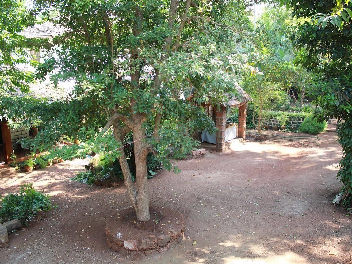 Cancio'S House Hotel Aldona Bagian luar foto