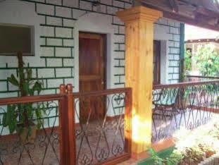 Cancio'S House Hotel Aldona Bagian luar foto