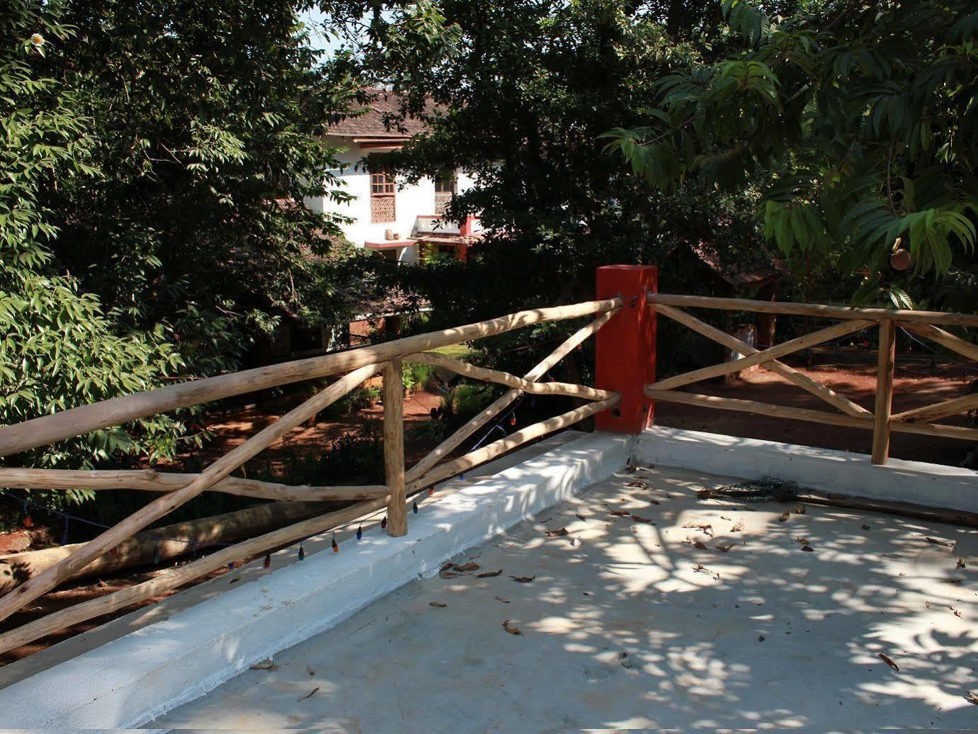 Cancio'S House Hotel Aldona Bagian luar foto